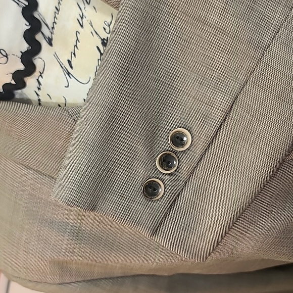 Garfield & Mark's 100% Virgin Wool button front blazer - Picture 6 of 10